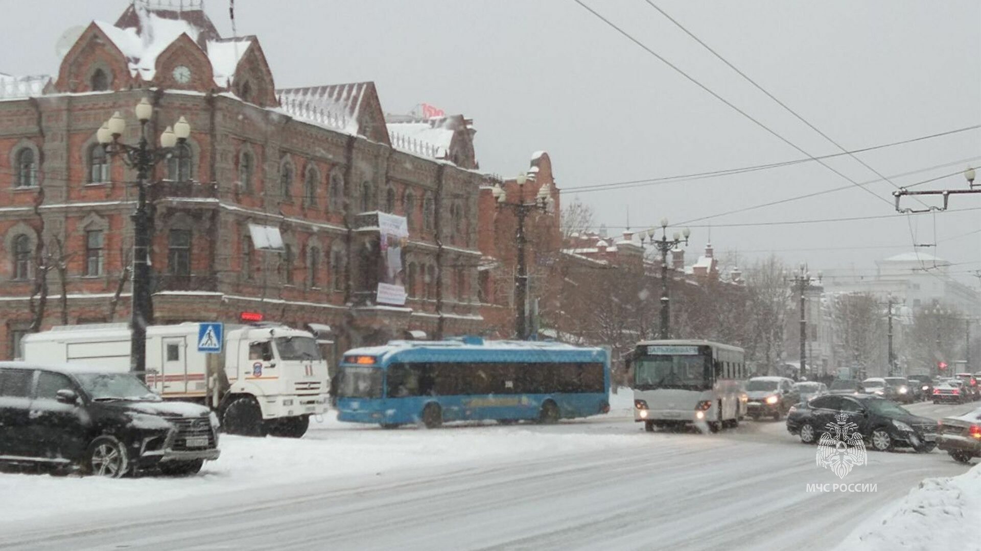 Снежный циклон вызвал десятибалльные пробки в Хабаровске