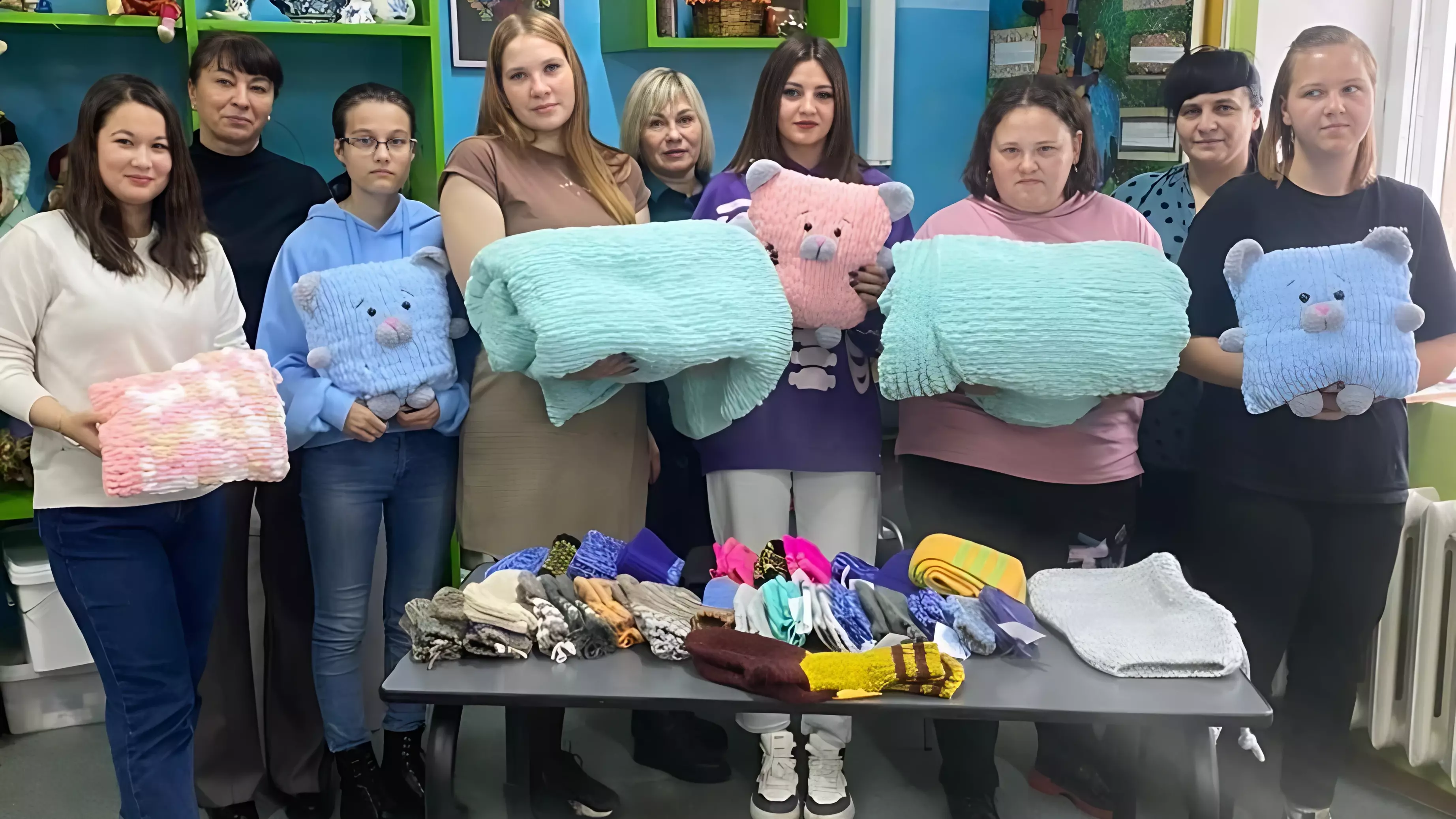 Теплыми вещами помогают детям из бедных семей в Хабаровском крае