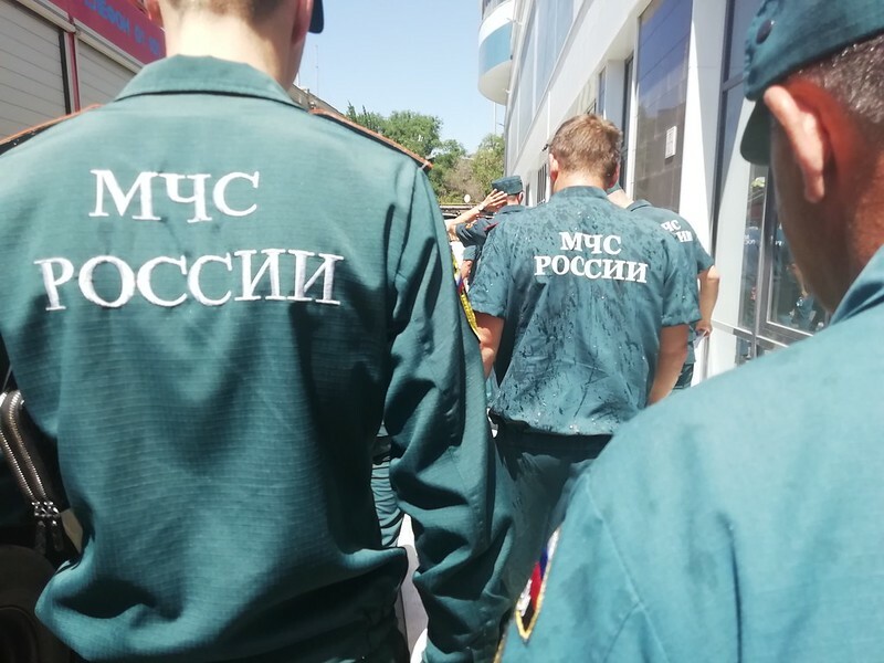 Сотрудник МЧС в Хабаровском крае спас двух белух