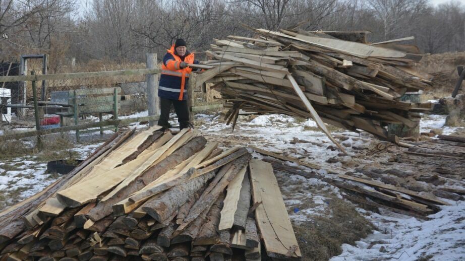 Национальная община обеспечила дровами семьи мобилизованных в Хабаровском районе