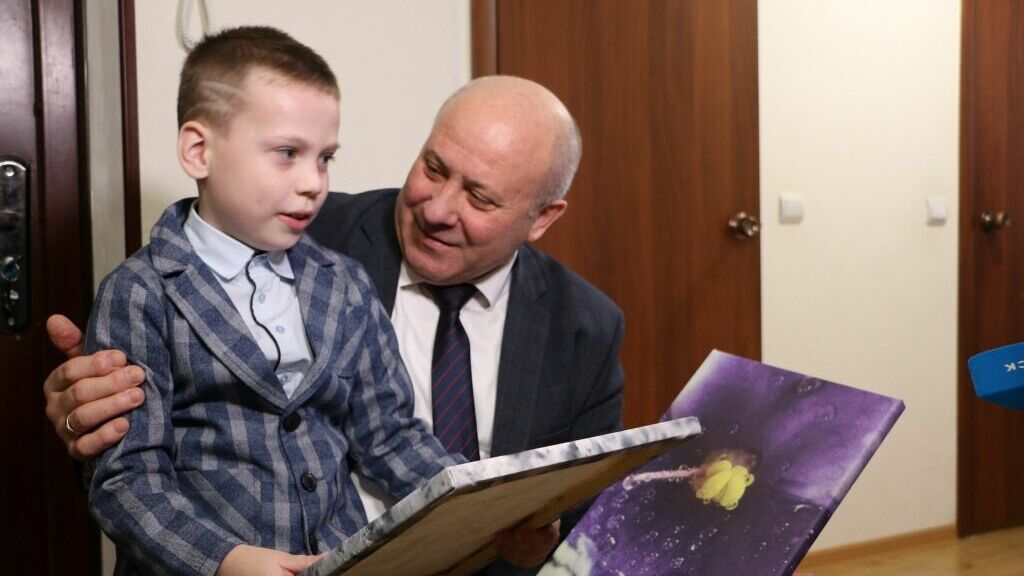 Мэр Хабаровска поздравил победителя детских инклюзивных творческих игр