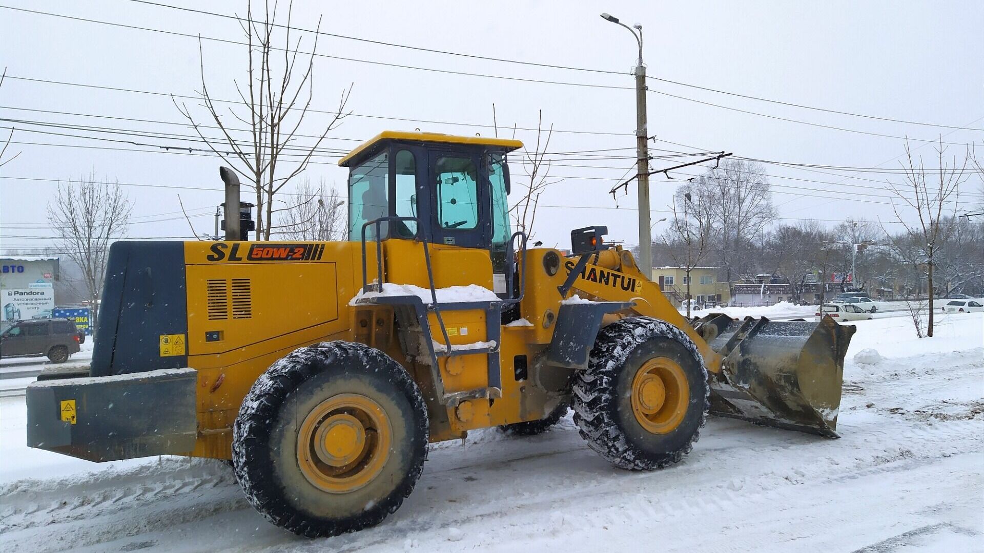 Очистка улиц от снега ведется круглосуточно в Хабаровске