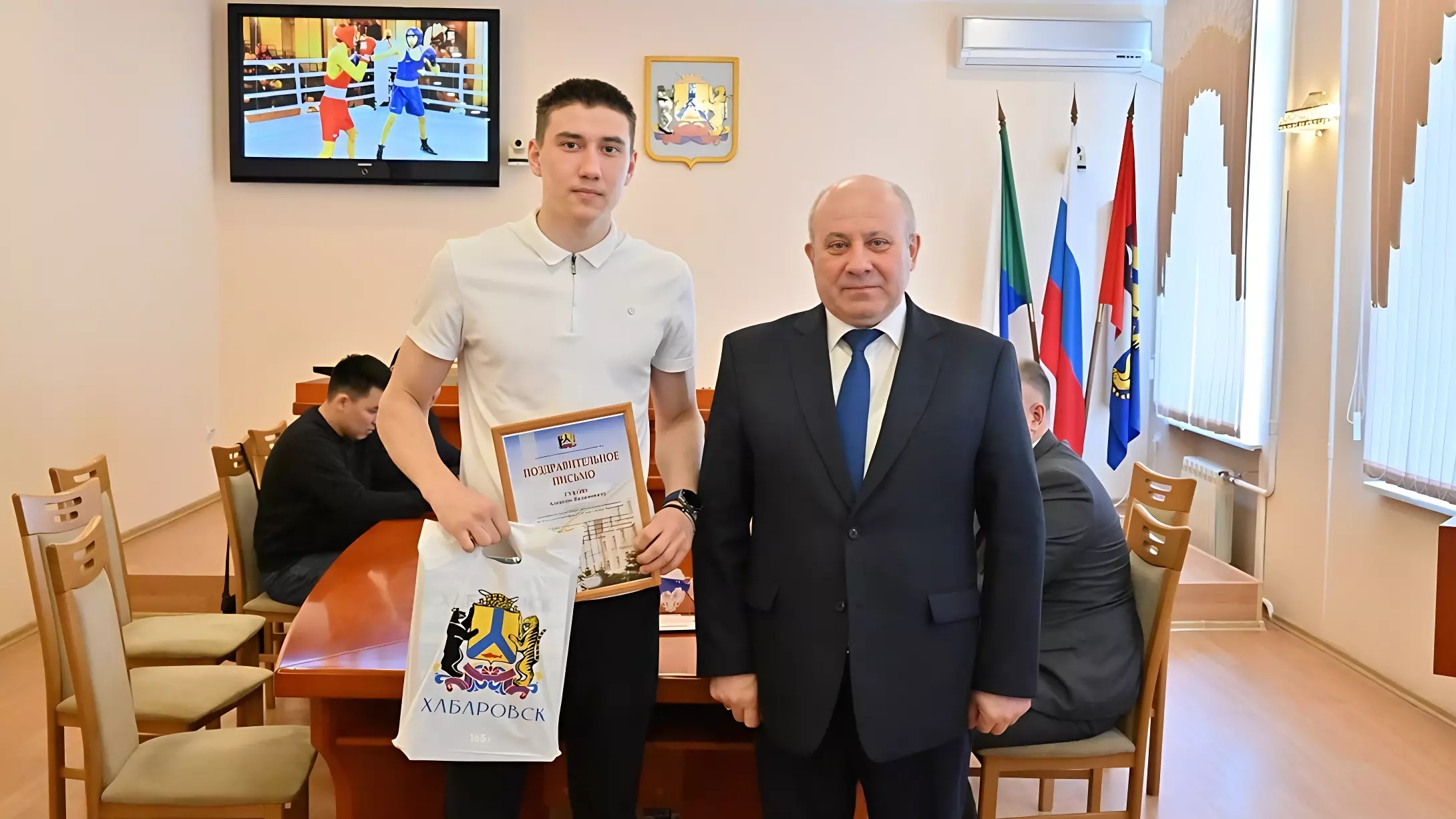 С победой боксера Алексея Гукова поздравил мэр Хабаровска