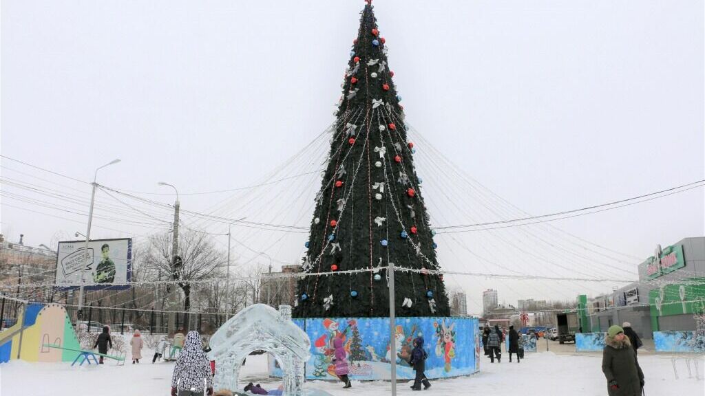 В Центральном районе Хабаровска открылся новогодний городок