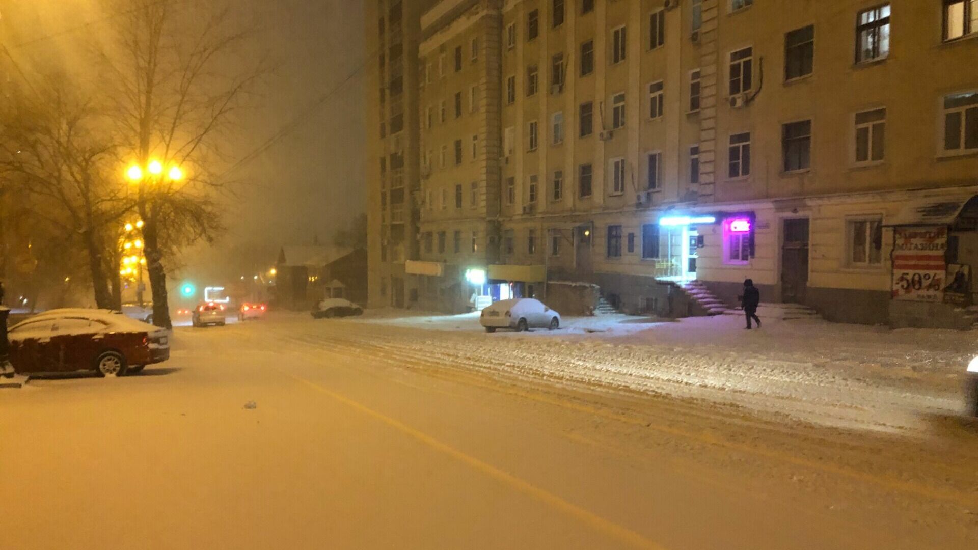 Хабаровске выпал снег. Снегопад фото. Снегопад в Хабаровске. Хабаровск в апреле. Сильный снегопад.